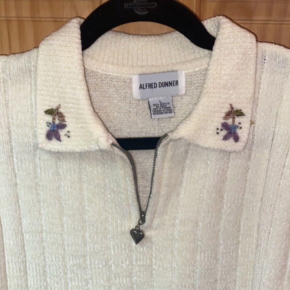 Floral Pullover Sweater - Picture 2 of 6